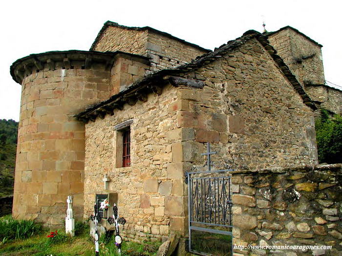 CABECERA DESDE EL NORESTE. EDIFICACIONES AADIDAS.